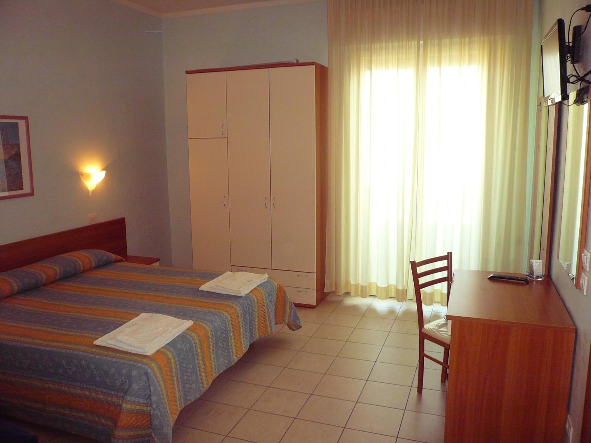 Hotel Iones Rimini Exterior photo