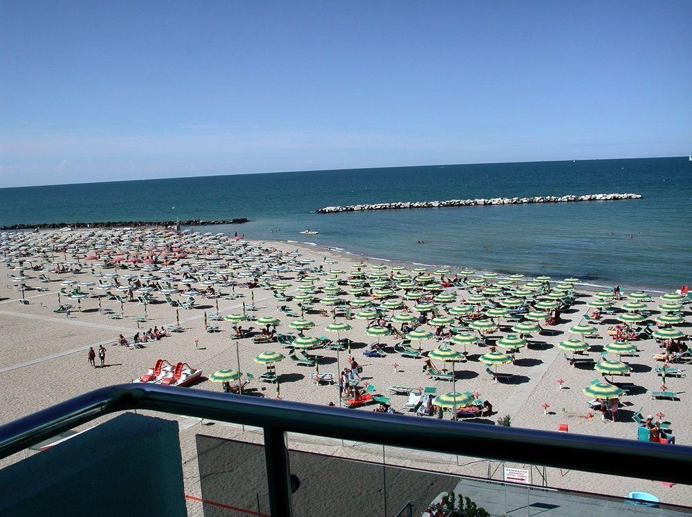 Hotel Iones Rimini Exterior photo